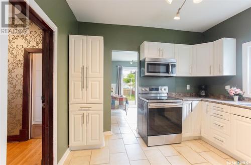 1015 2Nd Avenue Ne, Moose Jaw, SK - Indoor Photo Showing Kitchen