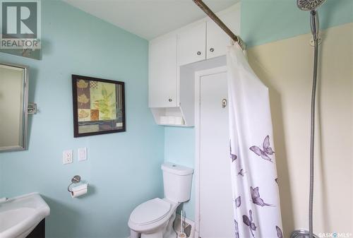 1015 2Nd Avenue Ne, Moose Jaw, SK - Indoor Photo Showing Bathroom
