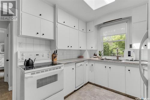 616 29Th Street W, Saskatoon, SK - Indoor Photo Showing Kitchen