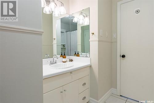 616 29Th Street W, Saskatoon, SK - Indoor Photo Showing Bathroom