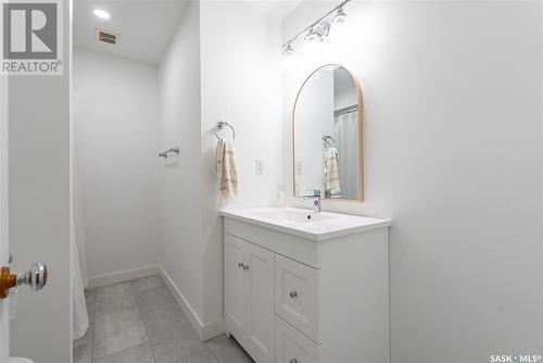 616 29Th Street W, Saskatoon, SK - Indoor Photo Showing Bathroom