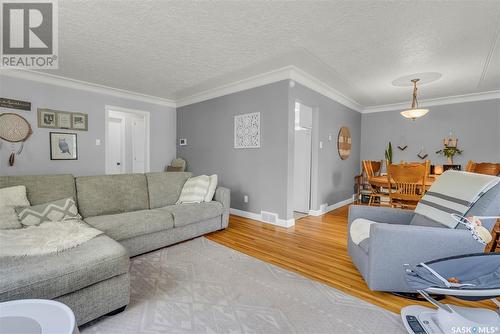 616 29Th Street W, Saskatoon, SK - Indoor Photo Showing Living Room