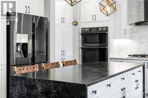 854 Stallion Crescent, Stittsville, ON - Indoor Photo Showing Kitchen With Upgraded Kitchen