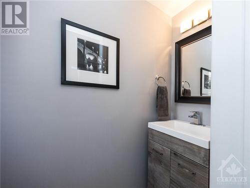 130 Fordham Private, Ottawa, ON - Indoor Photo Showing Bathroom