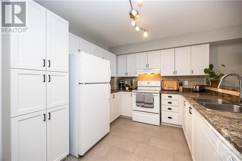 130 Fordham Private, Ottawa, ON - Indoor Photo Showing Kitchen With Double Sink