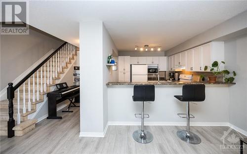 130 Fordham Private, Ottawa, ON - Indoor Photo Showing Kitchen