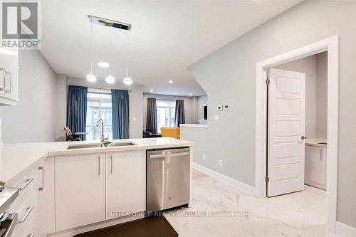 17 - 2610 Kettering Place, London, ON - Indoor Photo Showing Kitchen With Double Sink