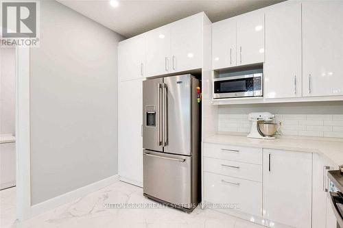 17 - 2610 Kettering Place, London, ON - Indoor Photo Showing Kitchen With Upgraded Kitchen