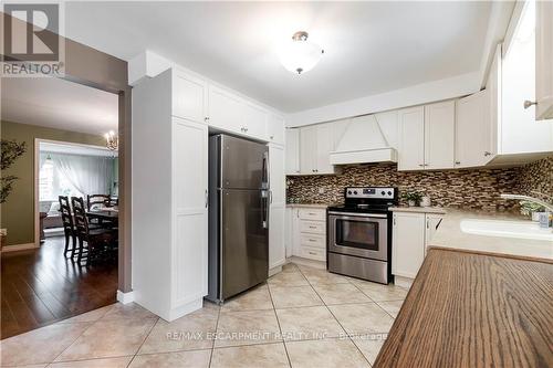 6 Cherryridge Close, Hamilton, ON - Indoor Photo Showing Kitchen With Upgraded Kitchen