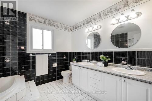 6 Cherryridge Close, Hamilton, ON - Indoor Photo Showing Bathroom