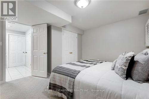 6 Cherryridge Close, Hamilton, ON - Indoor Photo Showing Bedroom