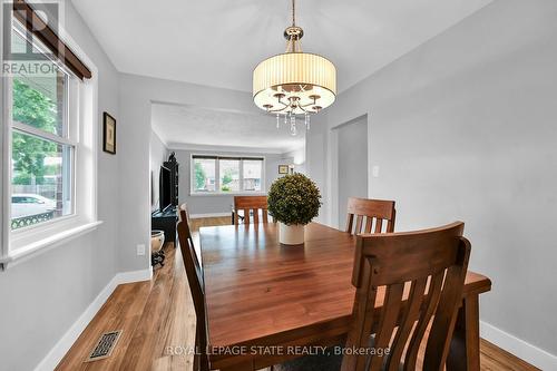 147 Fernwood Crescent, Hamilton, ON - Indoor Photo Showing Dining Room