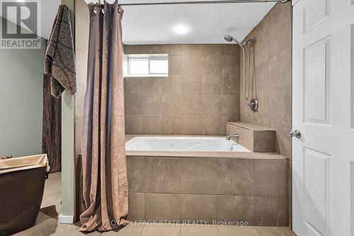 147 Fernwood Crescent, Hamilton, ON - Indoor Photo Showing Bathroom