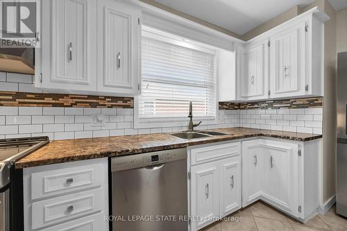 147 Fernwood Crescent, Hamilton, ON - Indoor Photo Showing Kitchen With Double Sink