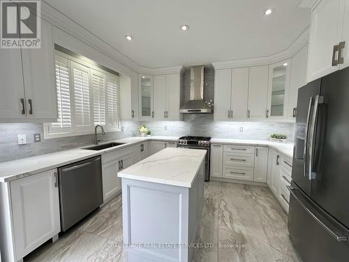 721 Walsh Avenue N, Milton, ON - Indoor Photo Showing Kitchen With Upgraded Kitchen