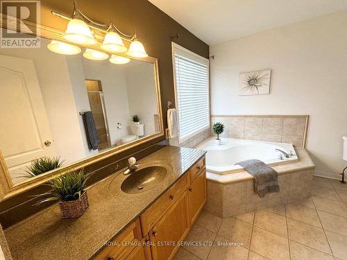 721 Walsh Avenue N, Milton, ON - Indoor Photo Showing Bathroom