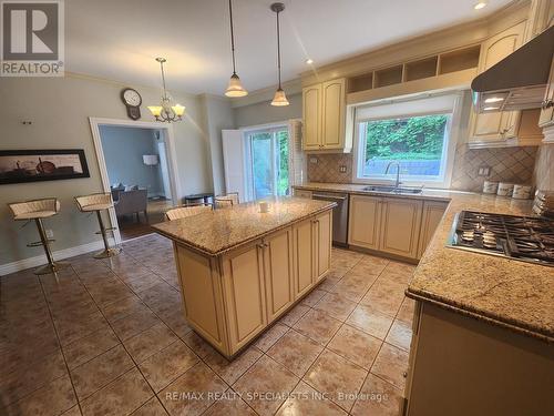 Upper - 1835 Chesbro Court, Mississauga, ON - Indoor Photo Showing Kitchen With Double Sink