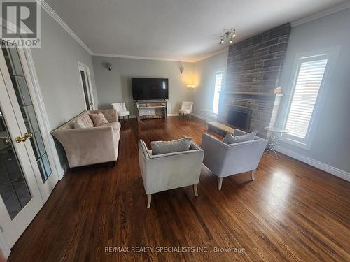 Upper - 1835 Chesbro Court, Mississauga, ON - Indoor Photo Showing Living Room