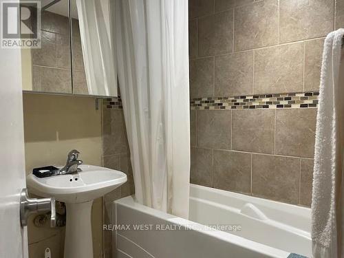 1210 - 100 Lotherton Pathway, Toronto, ON - Indoor Photo Showing Bathroom