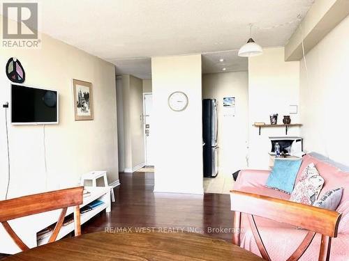 1210 - 100 Lotherton Pathway, Toronto, ON - Indoor Photo Showing Living Room