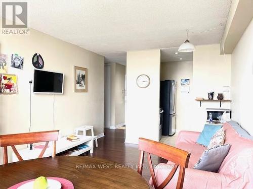 1210 - 100 Lotherton Pathway, Toronto, ON - Indoor Photo Showing Living Room