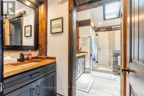 928 Brock Road, Hamilton, ON - Indoor Photo Showing Bathroom