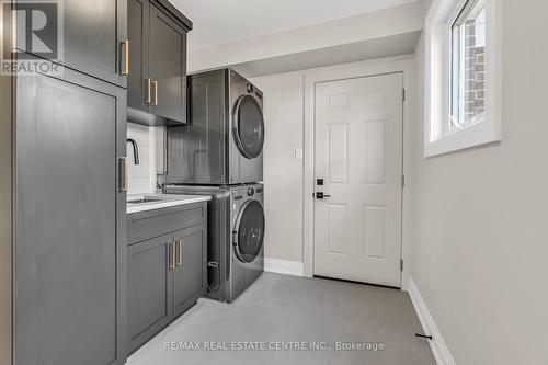 902 Kowal Drive, Mississauga, ON - Indoor Photo Showing Laundry Room