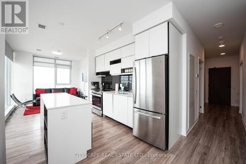 4308 - 4065 Confederation Parkway, Mississauga, ON - Indoor Photo Showing Kitchen