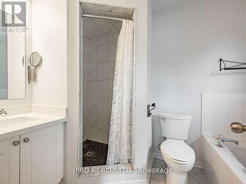 7160 Waldorf Way, Mississauga, ON - Indoor Photo Showing Bathroom