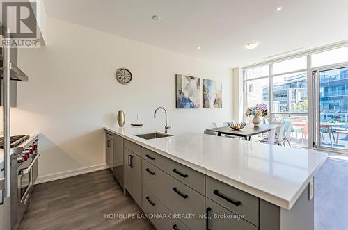 3733 Ferretti Court, Innisfil, ON - Indoor Photo Showing Kitchen With Upgraded Kitchen