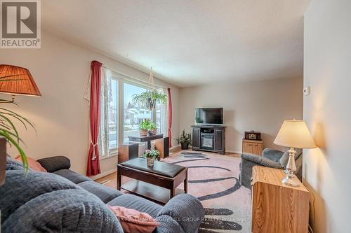 263 Crawford Street, Orillia, ON - Indoor Photo Showing Living Room