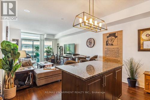 316 - 1 Hurontario Street, Mississauga (Port Credit), ON - Indoor Photo Showing Living Room