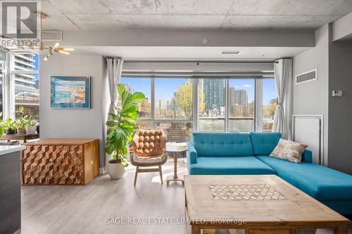 209 - 1205 Queen Street W, Toronto, ON - Indoor Photo Showing Living Room