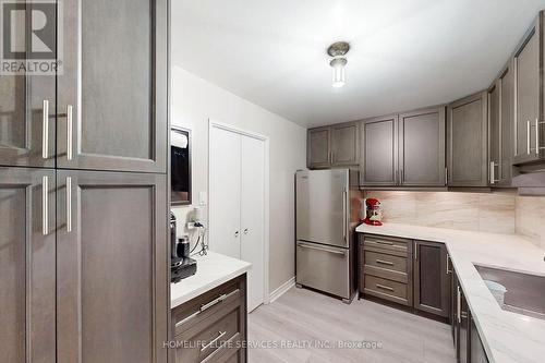 612 - 120 Dundalk Drive, Toronto, ON - Indoor Photo Showing Kitchen