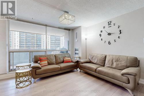 612 - 120 Dundalk Drive, Toronto, ON - Indoor Photo Showing Living Room