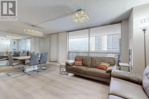 612 - 120 Dundalk Drive, Toronto, ON - Indoor Photo Showing Living Room