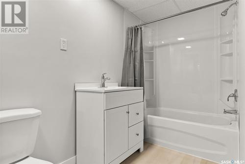 27 Price Crescent, Regina, SK - Indoor Photo Showing Bathroom
