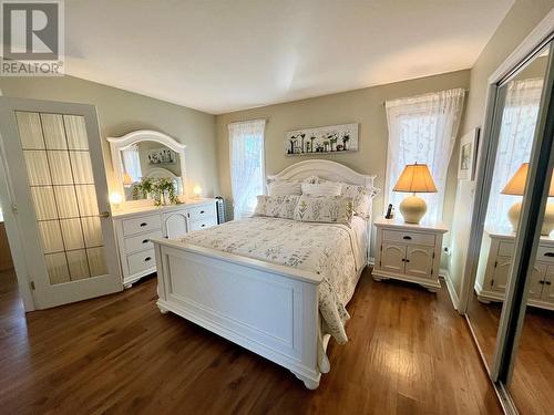 3808 Sawgrass Drive, Osoyoos, BC - Indoor Photo Showing Bedroom