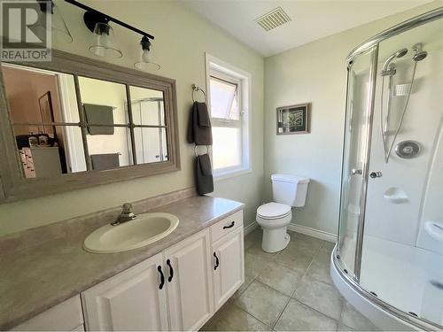 3808 Sawgrass Drive, Osoyoos, BC - Indoor Photo Showing Bathroom