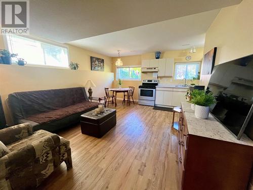 3808 Sawgrass Drive, Osoyoos, BC - Indoor Photo Showing Living Room