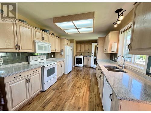 3808 Sawgrass Drive, Osoyoos, BC - Indoor Photo Showing Kitchen With Double Sink