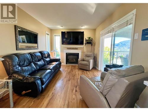 3808 Sawgrass Drive, Osoyoos, BC - Indoor Photo Showing Living Room With Fireplace