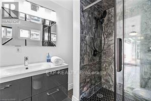 292 Grey Street, London, ON - Indoor Photo Showing Bathroom