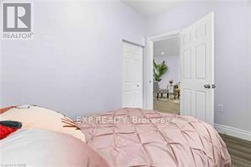 292 Grey Street, London, ON - Indoor Photo Showing Bedroom