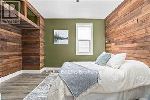 292 Grey Street, London, ON - Indoor Photo Showing Bedroom