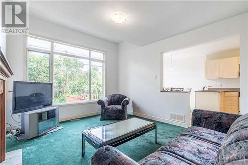 33 Halkirk Avenue, Kanata, ON - Indoor Photo Showing Living Room