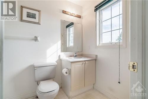 33 Halkirk Avenue, Kanata, ON - Indoor Photo Showing Bathroom