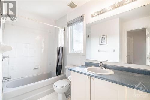33 Halkirk Avenue, Kanata, ON - Indoor Photo Showing Bathroom