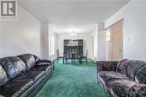 33 Halkirk Avenue, Kanata, ON - Indoor Photo Showing Living Room