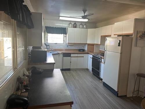 Swan River, Manitoba - Indoor Photo Showing Kitchen